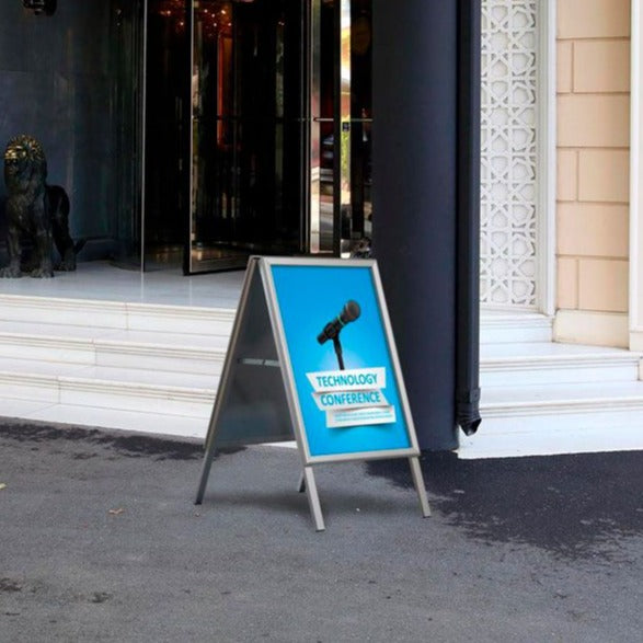 Cavallets publicitaris per a exterior d'alumini